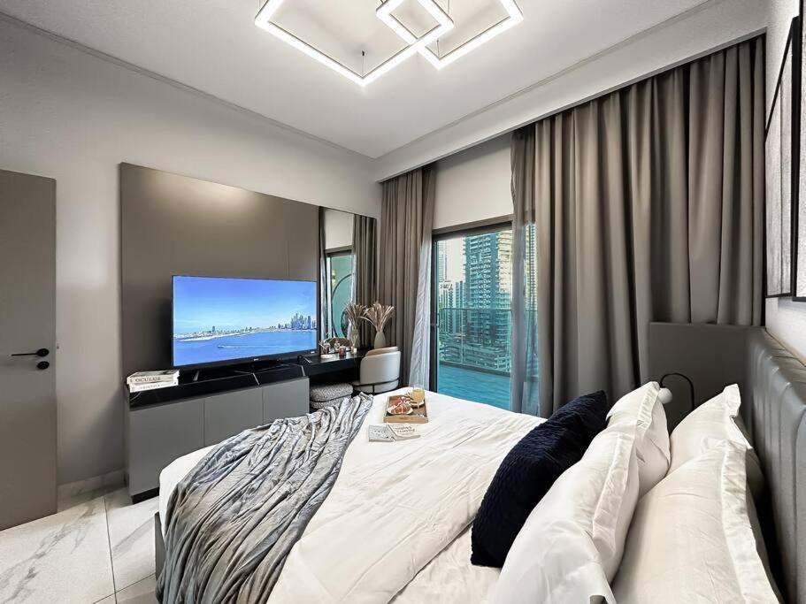 Sky High Comfort 1Br Plus Study With City And Canal Views Apartment Dubai Exterior photo