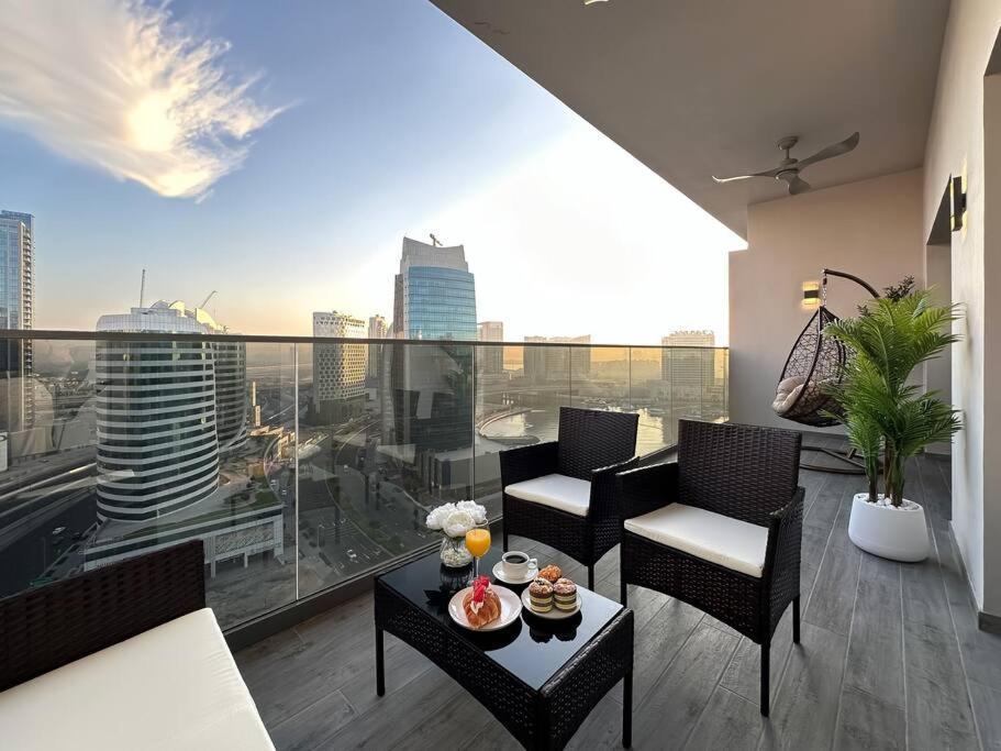 Sky High Comfort 1Br Plus Study With City And Canal Views Apartment Dubai Exterior photo