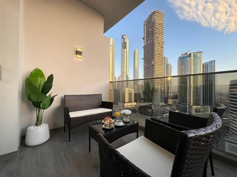 Sky High Comfort 1Br Plus Study With City And Canal Views Apartment Dubai Exterior photo