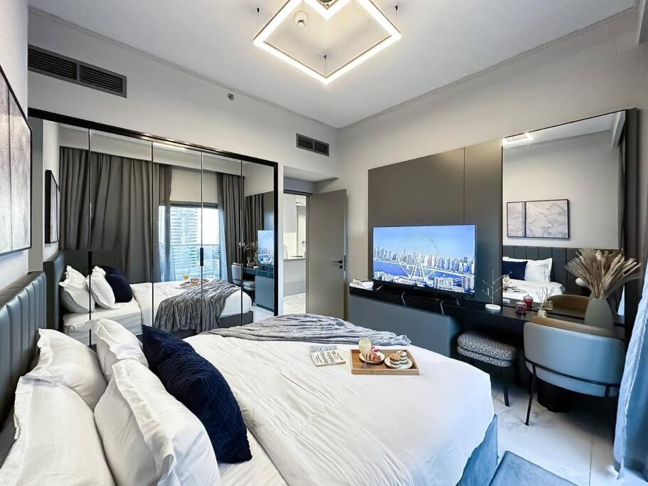 Sky High Comfort 1Br Plus Study With City And Canal Views Apartment Dubai Exterior photo